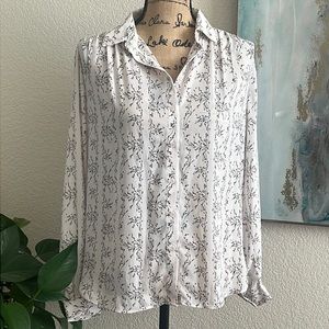 NWT H&M button down shirt size 6
Beautiful print. Excellent Condition 
#49